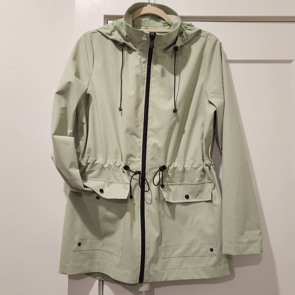 EUC Bernardo Water Resistant Rain Jacket Mint Green with Visor Hood Size M
